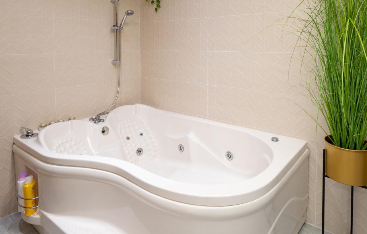 Romsuites - Amazing Atmosphere, Baha'I Gardens Main Street, German Colony Haifa Exteriör bild