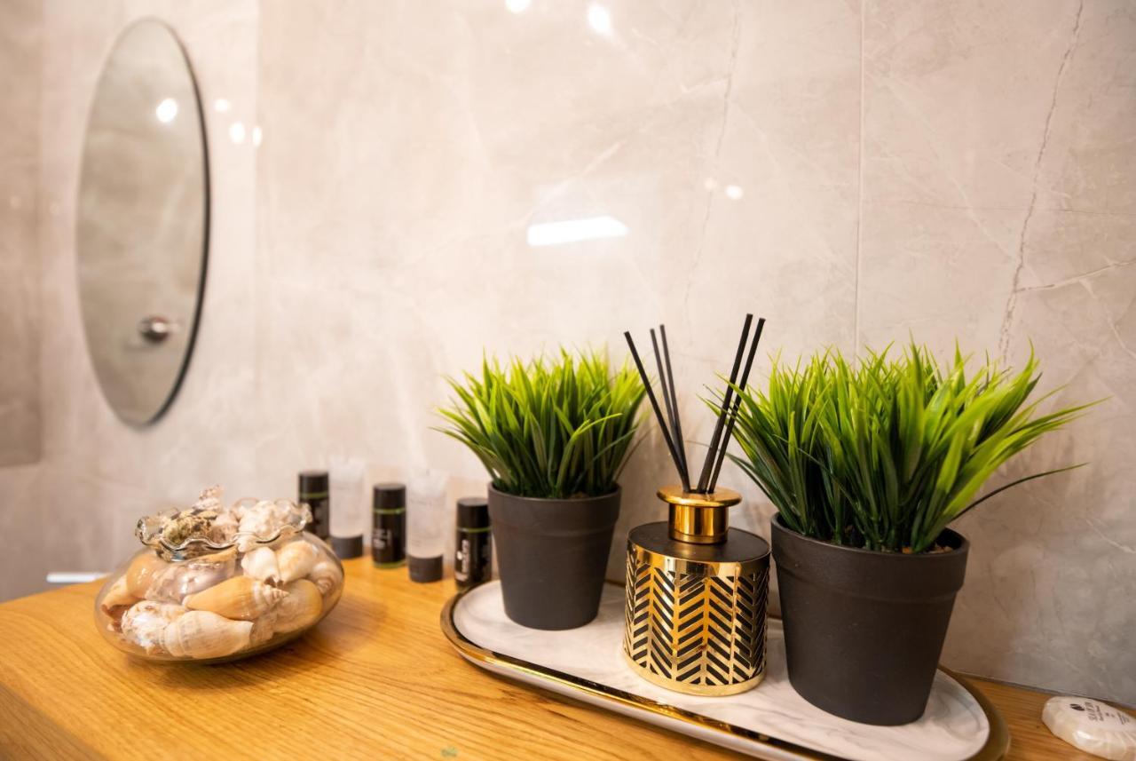 Romsuites - Amazing Atmosphere, Baha'I Gardens Main Street, German Colony Haifa Exteriör bild